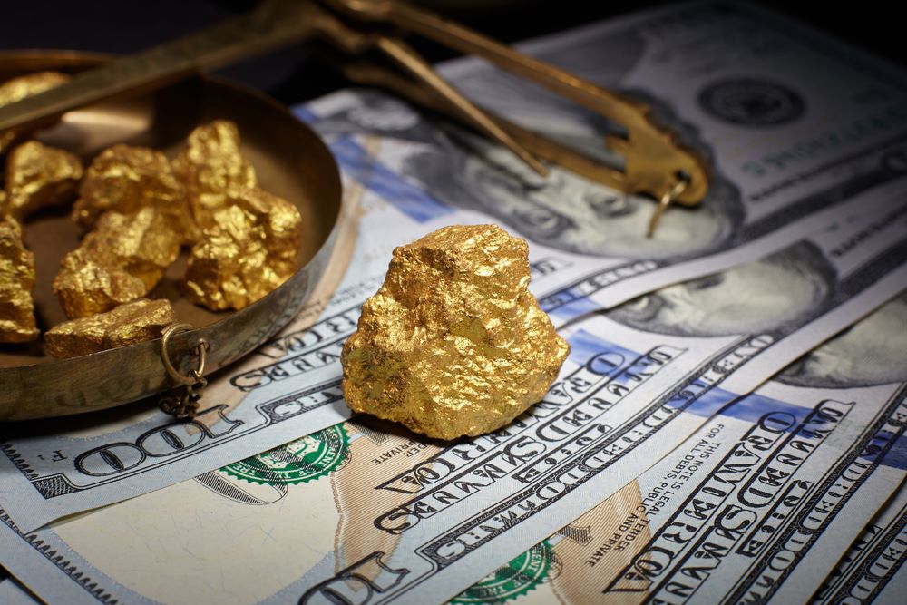 الدولار يهبط والذهب يصعد