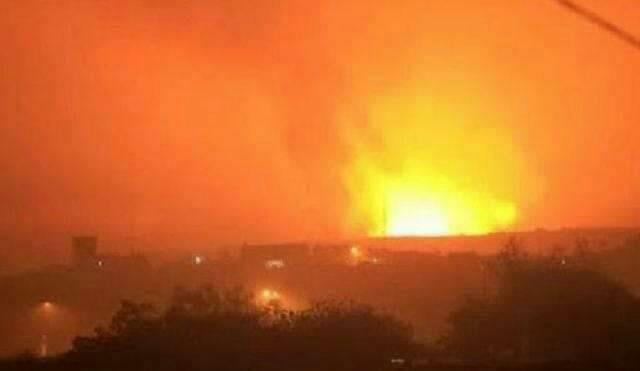 مأرب: انفجار ضخم في معسكر صحن الجن يستهدف اجتماع قيادات عسكرية برئاسة بن عزيز