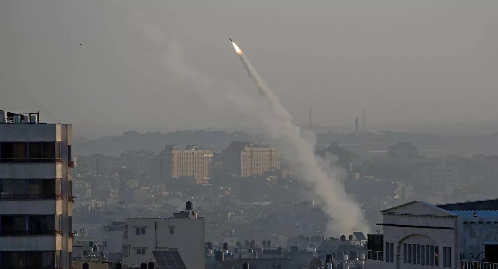 الجيش الإسرائيلي: إطلاق 150 صاروخا من غزة باتجاه أراض إسرائيلية