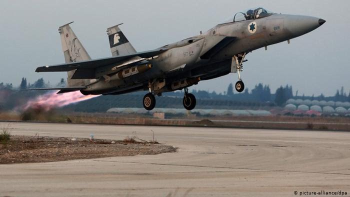 طيران الإحتلال الإسرائيلي يشن هجمات عنيفة بعشرات الصواريخ على قطاع غزة