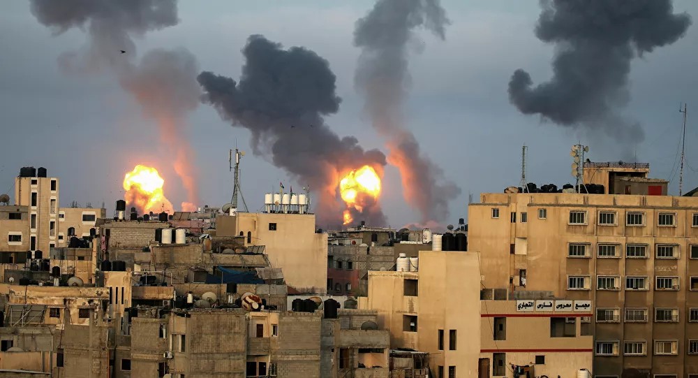 غارات إسرائيلية على غزة وسماع دوي الانفجارات في كل مكان