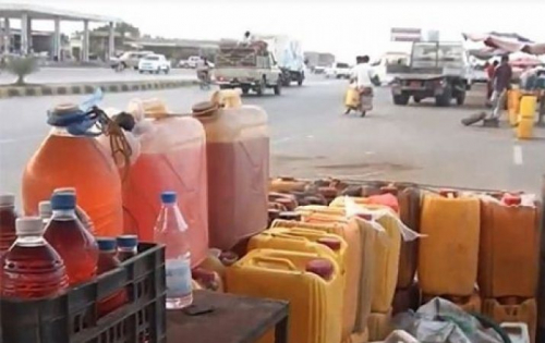 مدن ومديريات لحج تشتكي من أزمة وقود وسط احتجاز قاطرات الوقود في نقطة أمنية بالحوطة