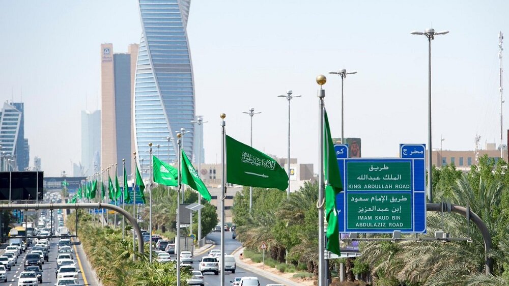 السعودية تفاجئ جميع المقيمين والوافدين بإعلان عاجل ولأول مرة بشأن تجديد الإقامة