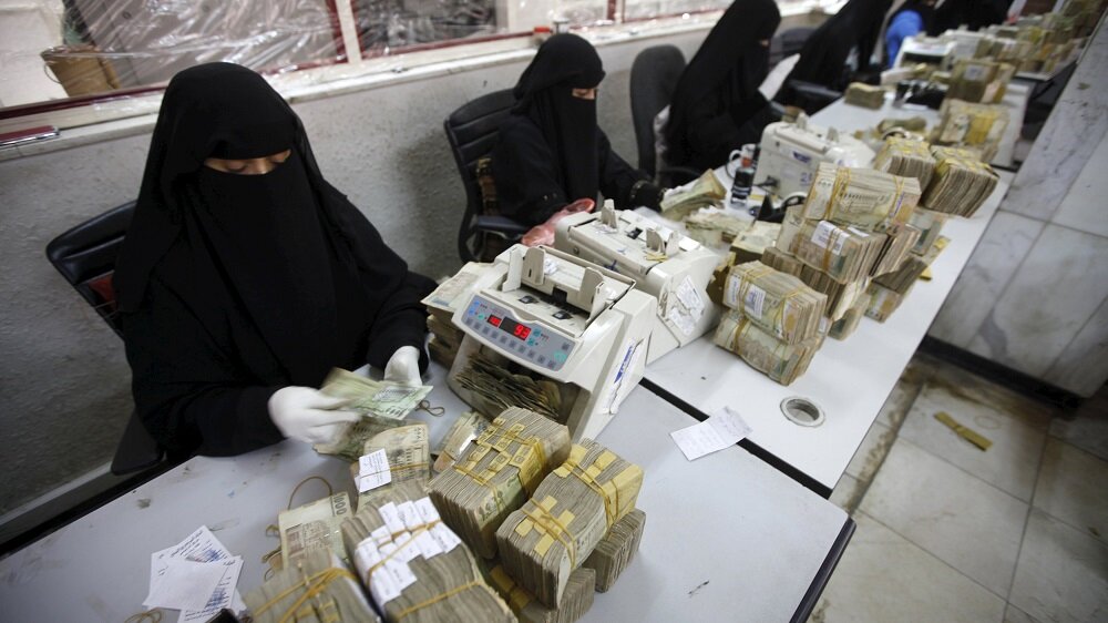 عاجل: الريال اليمني يفاجئ الجميع ويسجل تغير كبير صادم وانهيار شامل أمام الدولار والريال السعودي وهذه أسعار الصرف الآن في صنعاء وعدن
